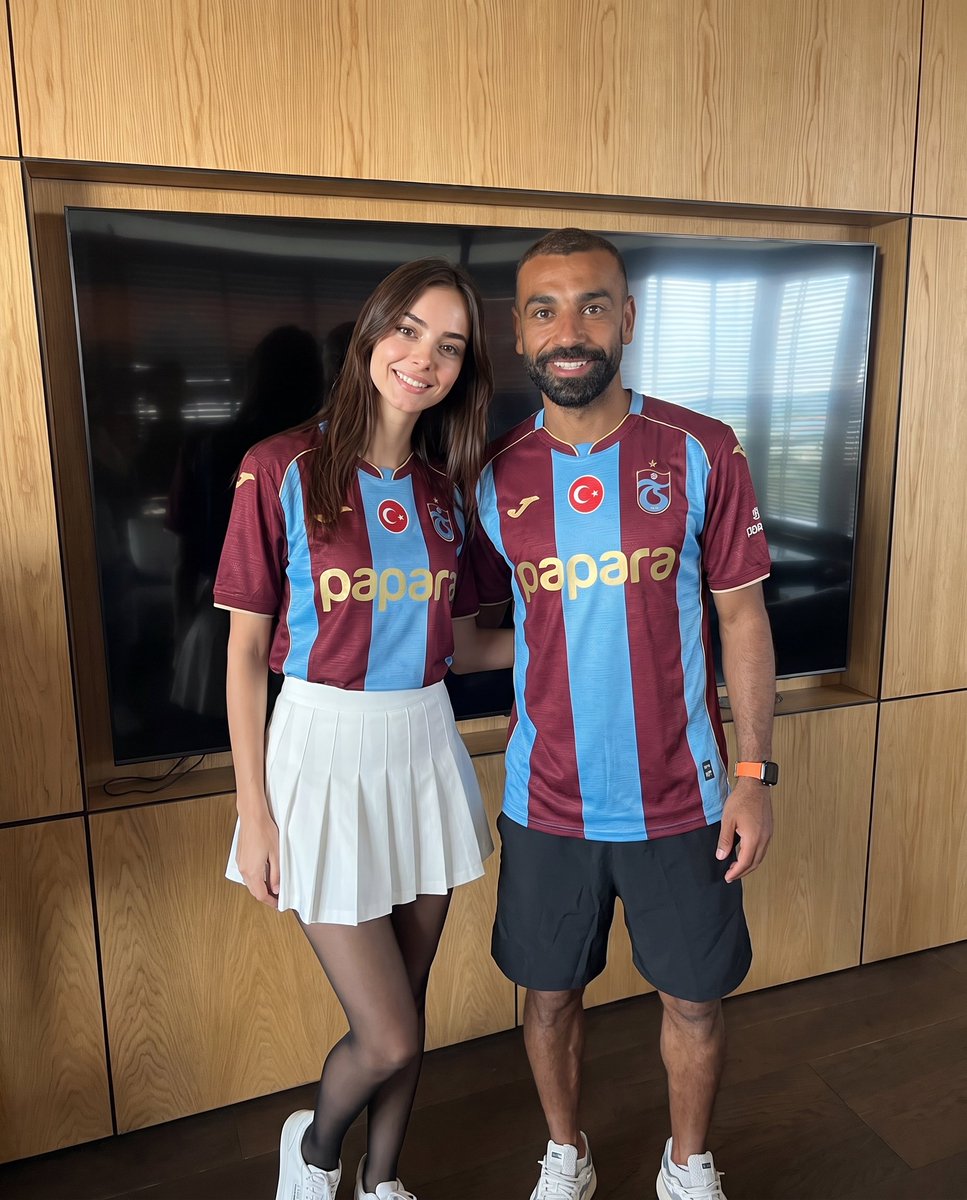 eysanaksoytr's tweet photo. Futbol tarihine adını altın harflerle yazdıran bir efsane…
Şimdi yeni yolculuğuna başlıyor.
Hoş geldin Salah. ❤️💙🔥 @MoSalah @Trabzonspor https://t.co/TLoX8tMsjU