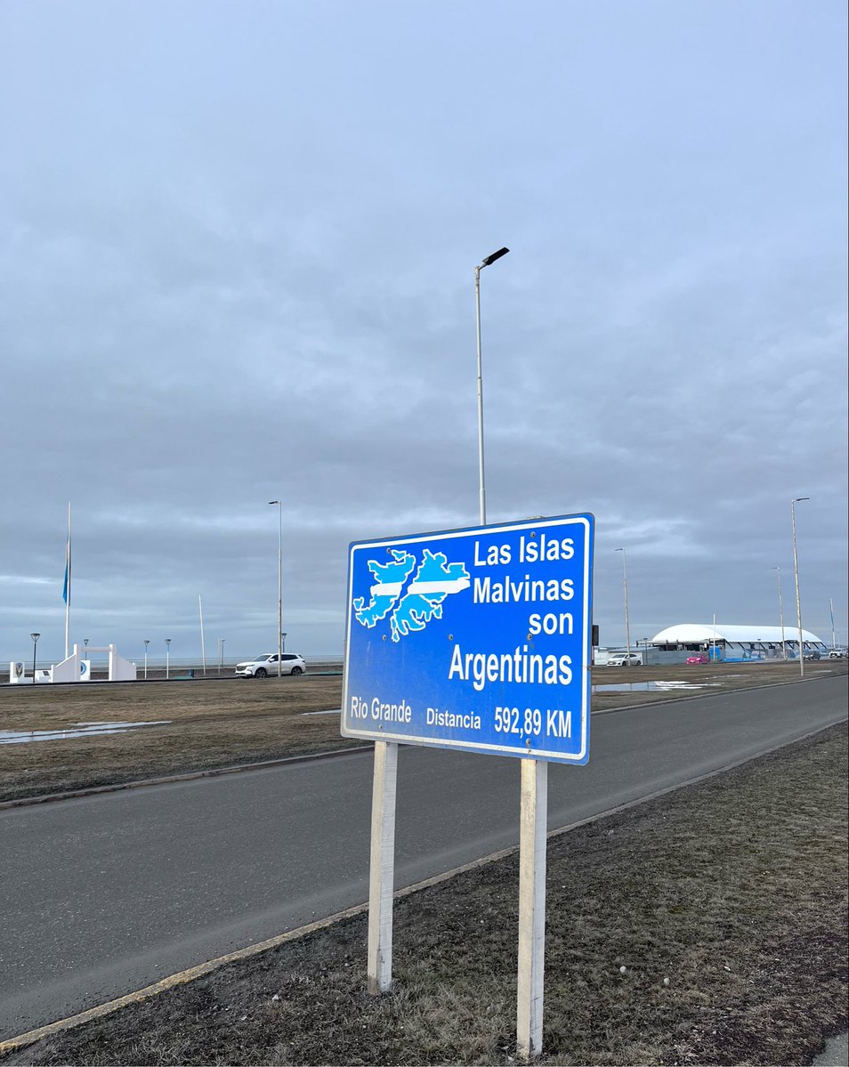 shsenamorados's tweet photo. las malvinas son argentinas y la patagonia también. la tierra no se vende, se cuida. https://t.co/BfibE1crIp