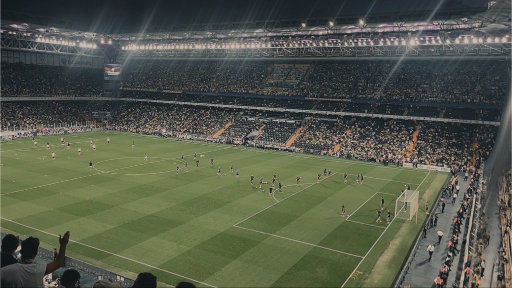 FurknBilgin's tweet photo. Senin isminde saklı, mutluluk da keder de… #FENER https://t.co/mEepclFuth