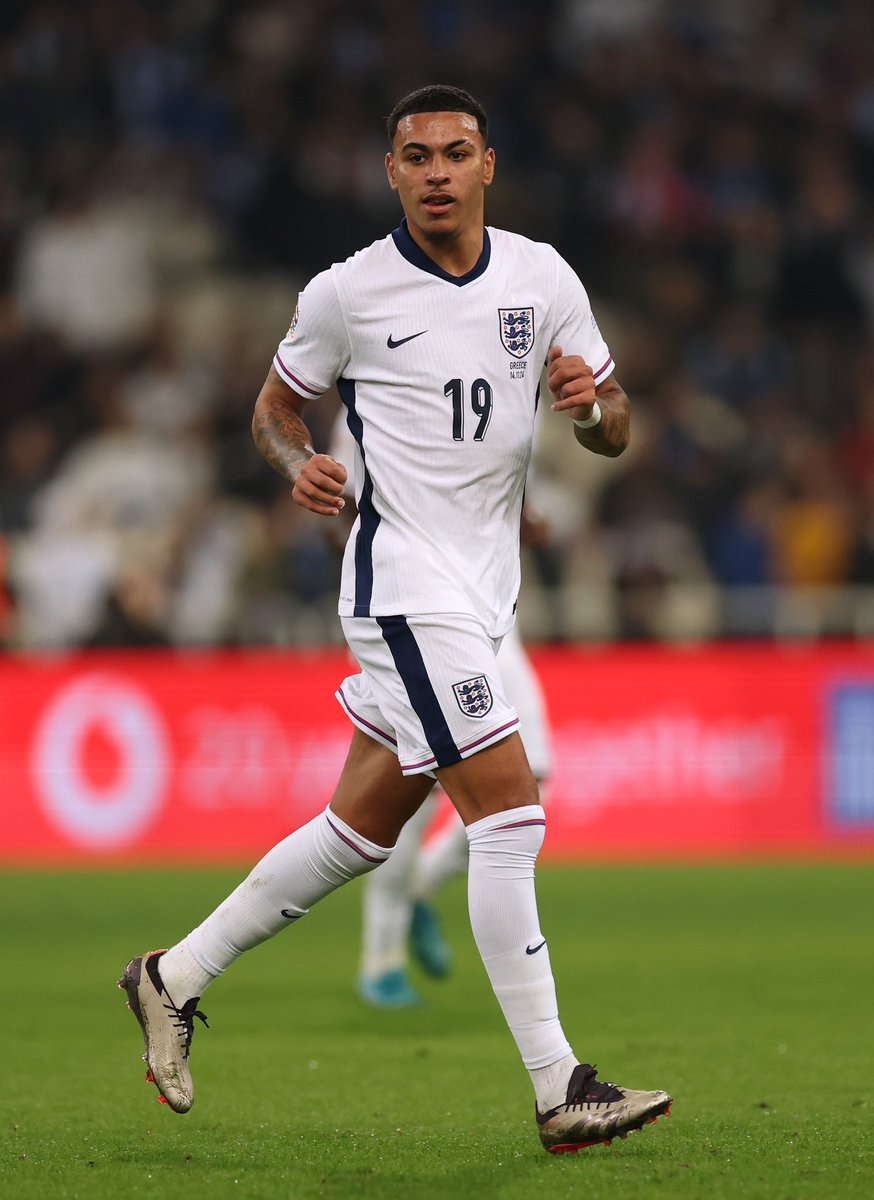 Eugine_O's tweet photo. #KnowYourStar
➡️Morgan Rogers
🔹️Full name: Morgan Elliot Rogers
🔹️Date of birth: 26 July 2002
🔹️Place of birth: Halesowen, England
🔹️Nationality: English
🔹️Position: Winger/attacking midfielder
🔹️Current club: Chelsea
🔹️Previous clubs: Manchester City, Middlesbrough
🔹️International career: England
#QuickFacts7
