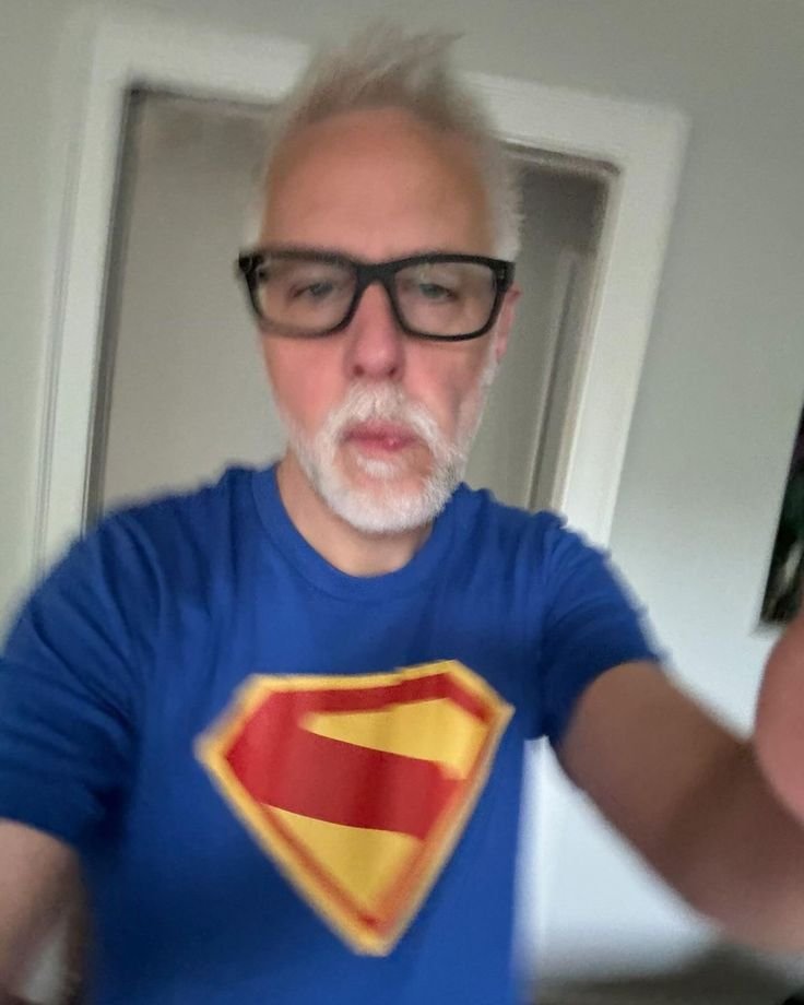 Gui_oliver3415's tweet photo. Apesar de todas as minhas críticas, o James Gunn me fez feliz demais. Fez a melhor trilogia da Marvel, entregou o Esquadrão Suicida que eu queria, trouxe o Superman de volta e ainda criou Pacificador.

O auge do James Gunn é ABSURDO!!!!

Feliz aniversário, James Gunn! 🥳 https://t.co/w2dkQOXF79