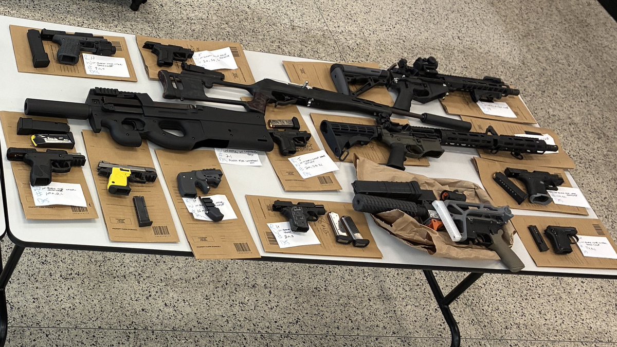 NYPDnews's tweet photo. Yesterday, the NYPD conducted a search warrant at a home on Staten Island and recovered 13 ghost guns, including 9 handguns and 4 assault rifles.

These dangerous weapons have no place in our city, and this department will be relentless on taking them off our streets. https://t.co/upzUm9Y9oY