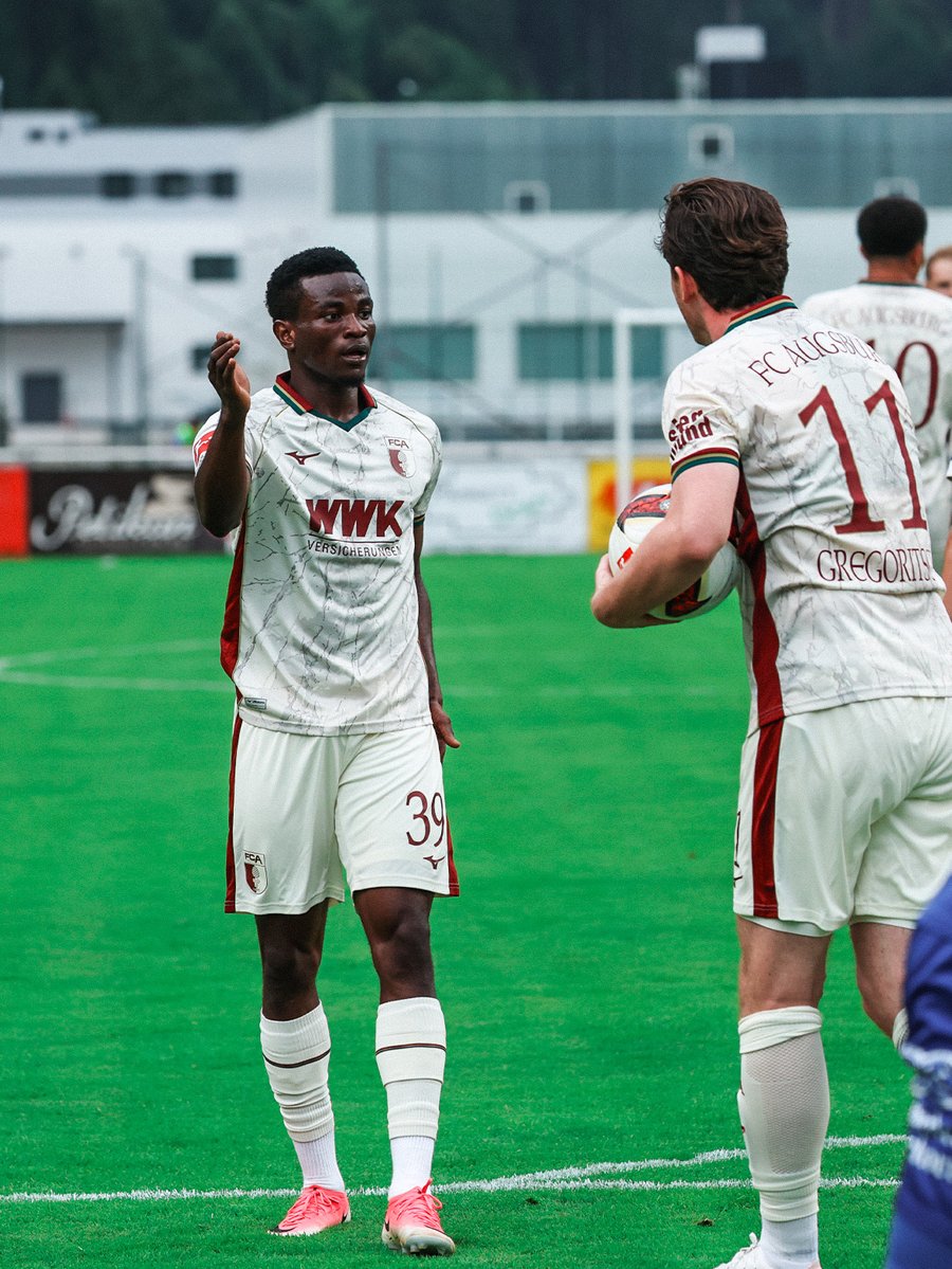 FCAugsburg's tweet photo. Treffer 7️⃣ & 8️⃣ haben nicht lange auf sich warten lassen - wieder treffen #Ogundu und #Fellhauer! 💪
39' | 8:0 | #SCSFCA https://t.co/FOeHkdvBQR