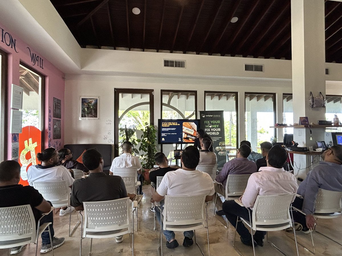 BitcoinRoatan's tweet photo. We had some entrepreneurs from La Ceiba (another city) including the Mayor from that city visit us to learn more about Bitcoin and how they can accept Bitcoin as a form of payment 👏 

All 15 of them kept asking questions and even invited us to go to their city to give more workshops 🔥 these are the stuff that make me happy cause just 3 years ago a little amount of people were interested and now we have people from all over the country interested in learning more about Bitcoin. 

Part of our POW 🔥🙌🏽 @AmityAge