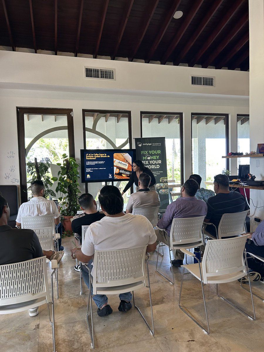BitcoinRoatan's tweet photo. We had some entrepreneurs from La Ceiba (another city) including the Mayor from that city visit us to learn more about Bitcoin and how they can accept Bitcoin as a form of payment 👏 

All 15 of them kept asking questions and even invited us to go to their city to give more workshops 🔥 these are the stuff that make me happy cause just 3 years ago a little amount of people were interested and now we have people from all over the country interested in learning more about Bitcoin. 

Part of our POW 🔥🙌🏽 @AmityAge