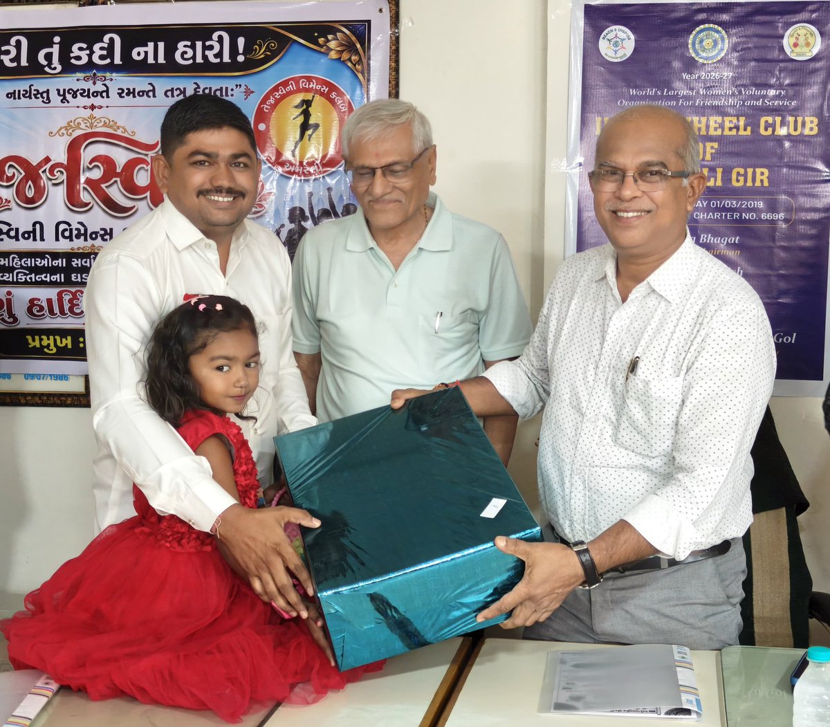 DrRadhaKrishan7's tweet photo. આજે માન.શ્રી જિલ્લા વિકાસ અધિકારી સા. શ્રીના અધ્યક્ષ સ્થાને નારી વંદના સપ્તાહ અંતર્ગત *"સેલ્ફી વિથ ડોટર અમરેલી"* સ્પર્ધા નું આયોજન કરવામાં આવેલ.
#SelfiewithdaughterAmreli
#PublicAwareness
#SexRatio
@CollectorAmr @ddoamreli @HealthDeptGuj @MoHFW_GUJARAT @OfficerIec https://t.co/VHdFWL9yDs