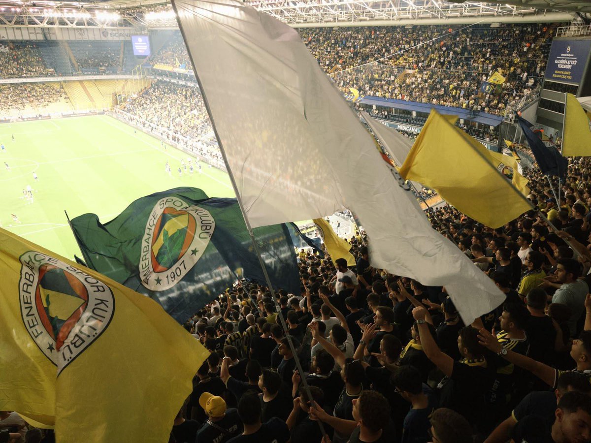 gencfborg's tweet photo. DALGALANSIN ŞANLI BAYRAĞIN

📍 Okul Açık

#GençFenerbahçeliler https://t.co/2nUUBi3x84