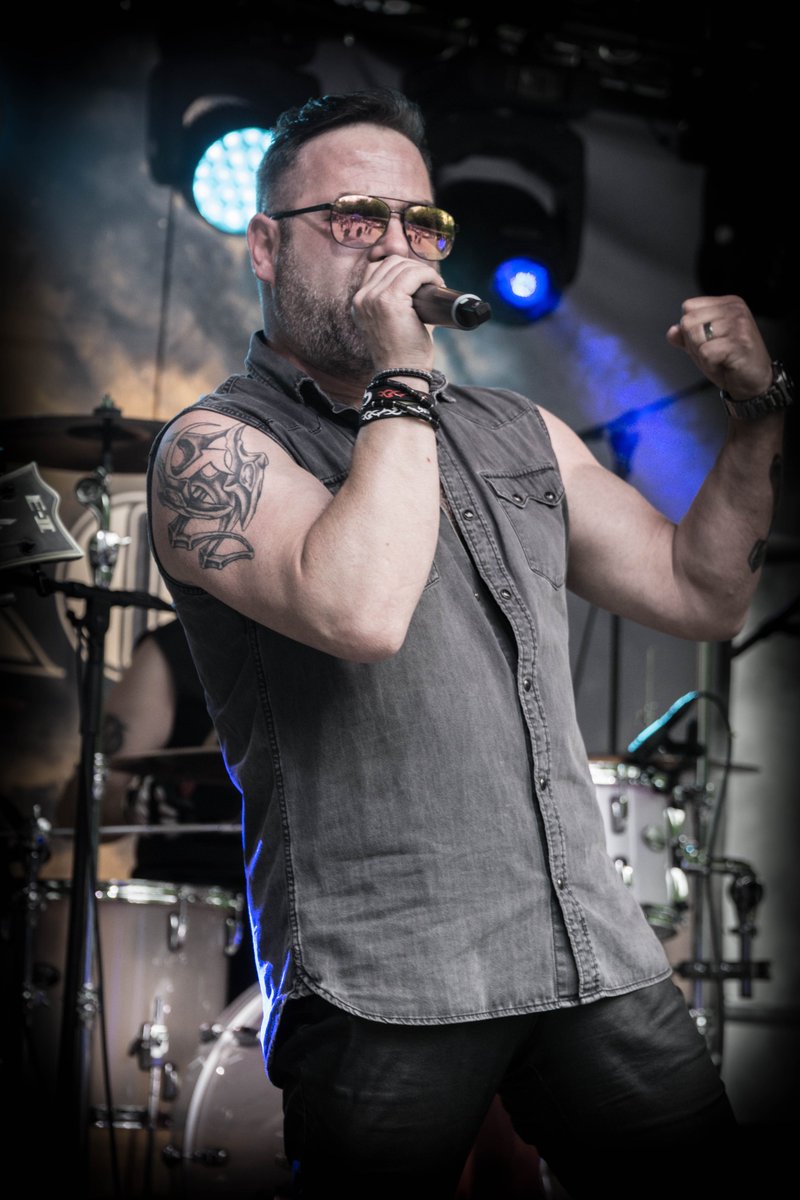 Grog_music's tweet photo. On the stage... https://t.co/fzfFiBOF2t