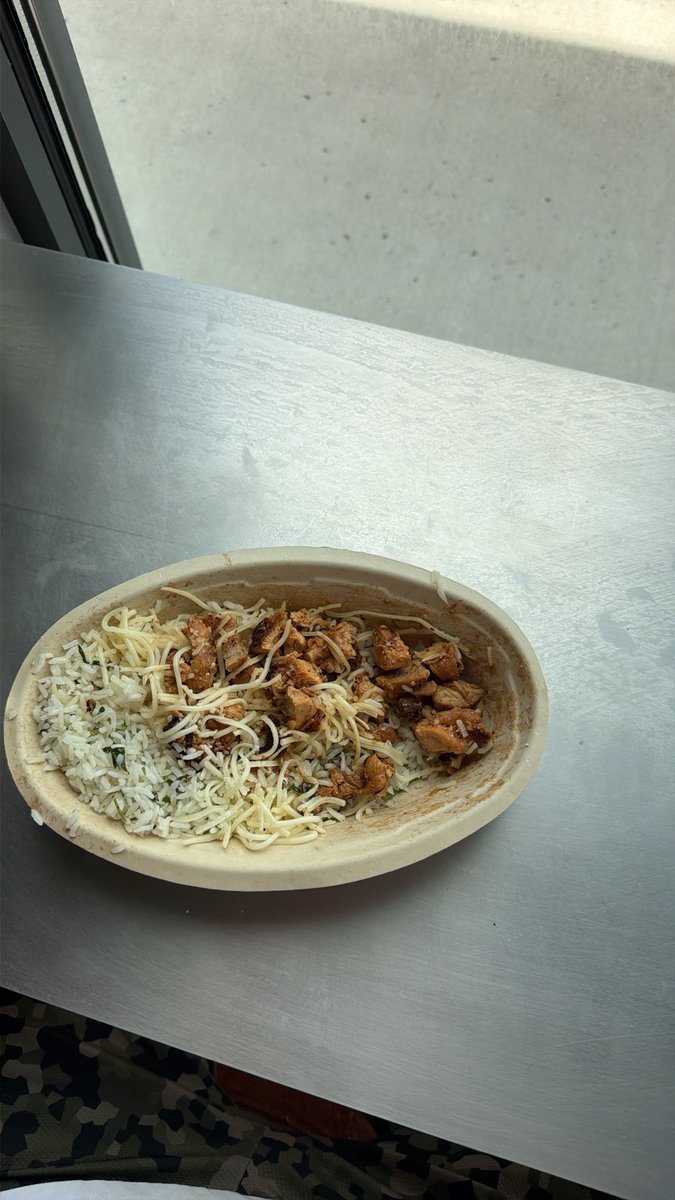 mmaPollz's tweet photo. @ChipotleTweets portions are absolutely ridiculous. I can see why your stock is tanking. Lower quality and tiny portions. No consistency throughout stores. You have lost one of your best customers throughout the years after this one. https://t.co/WJOzgqUZgE
