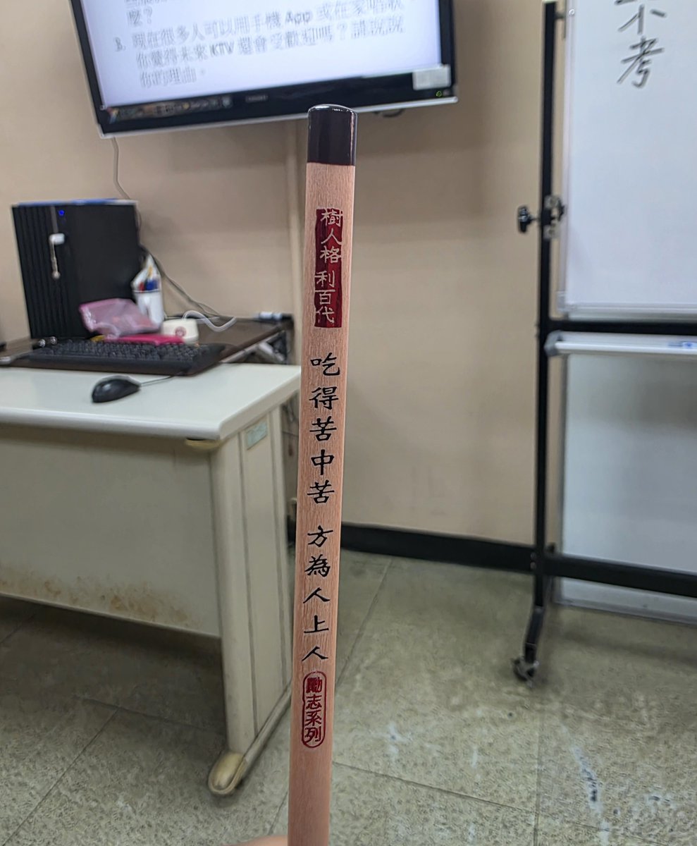 mimi8658685's tweet photo. 後約2週間…耐えるしかない…
でも今のクラス国籍がバラバラすぎて良い経験にはなってる。 https://t.co/Sza8bhaGoS