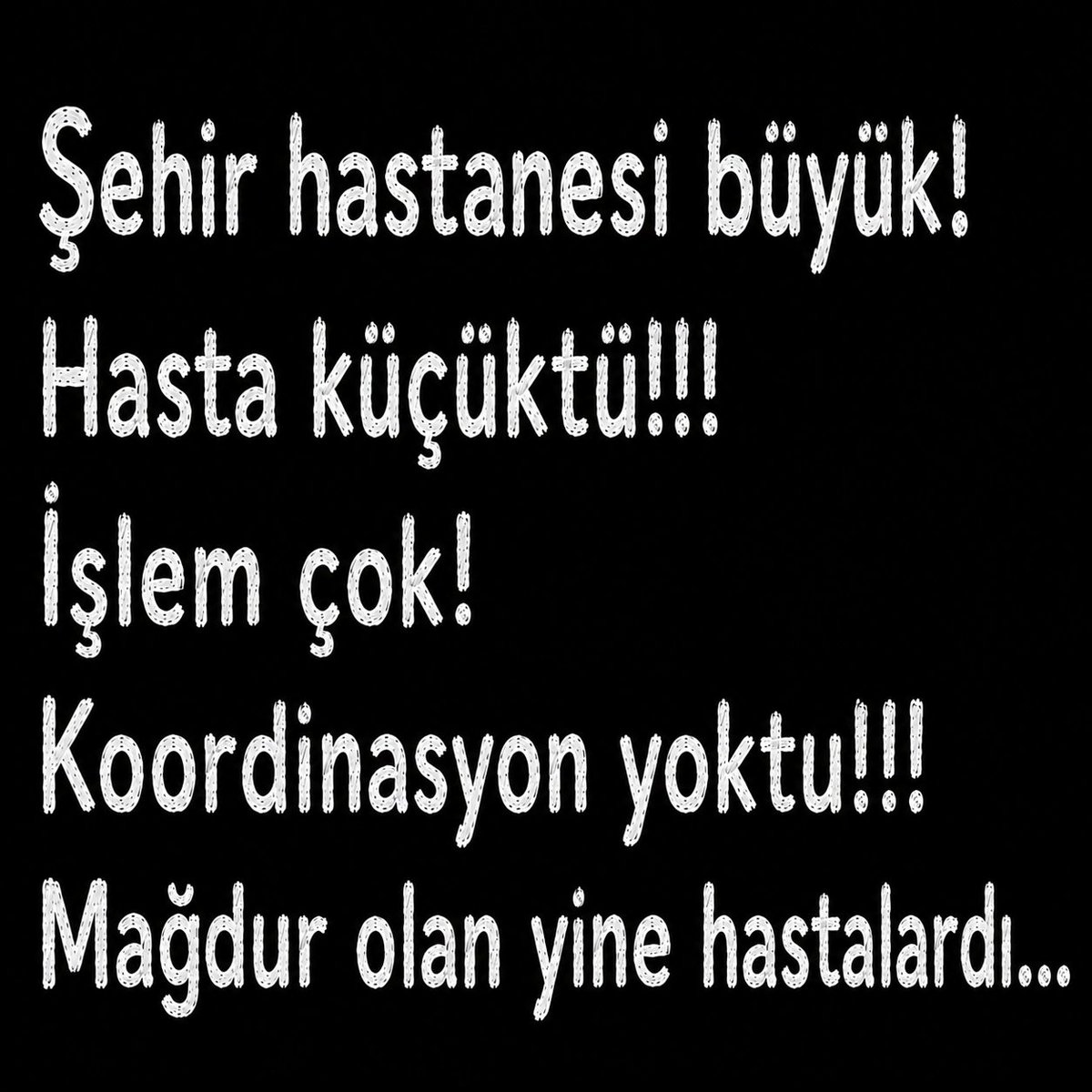 Hekimce261050's tweet photo. 80 yaşında bir amca.
Bir ay önce hastaneye geliyor.
"Önce kardiyoloji ekonu yapsın, sonra gel seni yatıralım." diyorlar.
Evine dönüyor.
Kardiolojiden randevu alıyor.
Ekosunu yaptırıyor, konsültasyon notunu yazdırıyor. 
Kendisine verilen tarihte tekrar hastaneye gidiyor. 
Yatışı yapılacak. 
Ama kendisine net bir saat verilmemiş.
"Her hastadan sonra içeri girip 'Beni yatıracaktınız.' diye söyleyecek, sekreter içeri almıyor.
Sıranız gelince çağıracağız." diyor. 
Amca derdini anlatamadan bekliyor.
Konuşabildiğinde saat 15.30.
Bu kez de:
"Niye bu kadar bekledin? Artık geçti. Yarın gelirsin. Günübirlik yatışın yapılır, ilacını takar, göndeririz." diyorlar.
Amca yine evine dönüyor.
Ertesi gün tekrar geliyor.
Bu kez yatışı yapılıyor.
Yedinci katta. 
Yanında kızı var. 
Kızının eline bir kâğıt veriyorlar orada. 
"Bunu dahiliyeye imzalatın. Ona göre ilacı çekeceğiz." diyorlar. 
Dahiliye nerede, sekizinci katta. 
Çıkıyor sekizinci kata kızı. 
Bu kez dahiliye servisindeki sekreter
"Hoca sıfırıncı katta." diyor.
Asansör bekliyor.
İniyor.
İmzayı alıyor.
Tekrar yedinci kata çıkıyor.
Koskoca şehir hastanesi. 
Tıklım tıkış asansörler. 
Uzun uzun yürümek uzun uzun beklemek gerekiyor her defasında. 
Bu kez de:
"Saat geçti. İlacı çekmek için öğleden sonrayı bekleyeceğiz." diyorlar. 
Sabah 8.30 da girdikleri hastanede ilaç güç bela öğleden sonra saat 15.00'te takılıyor.
Tedavisi gece 00.00'da bitiyor amcanın.

Amca gece yarısı kızıyla birlikte taksiyle evine dönüyor.
Taksi ücreti: 1.650 lira.
Bu örgüde bir hata yok mu?
Hatta bir değil, birçok hata...
Peki bunun sorumlusu kim?
Hekim mi?

Yoksa hastayı katlar arasında dolaştıran, günlerce bekleten, devasa şehir hastanesinde işlemleri birbirine bağlayamayan sistem mi?
