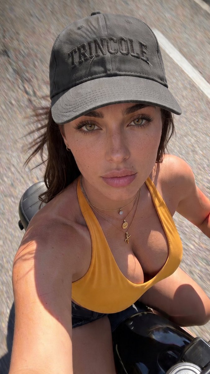 laurajolieno7's tweet photo. Stop scrolling and write what you think right now 🫢don’t lie https://t.co/w9nrOh7svJ