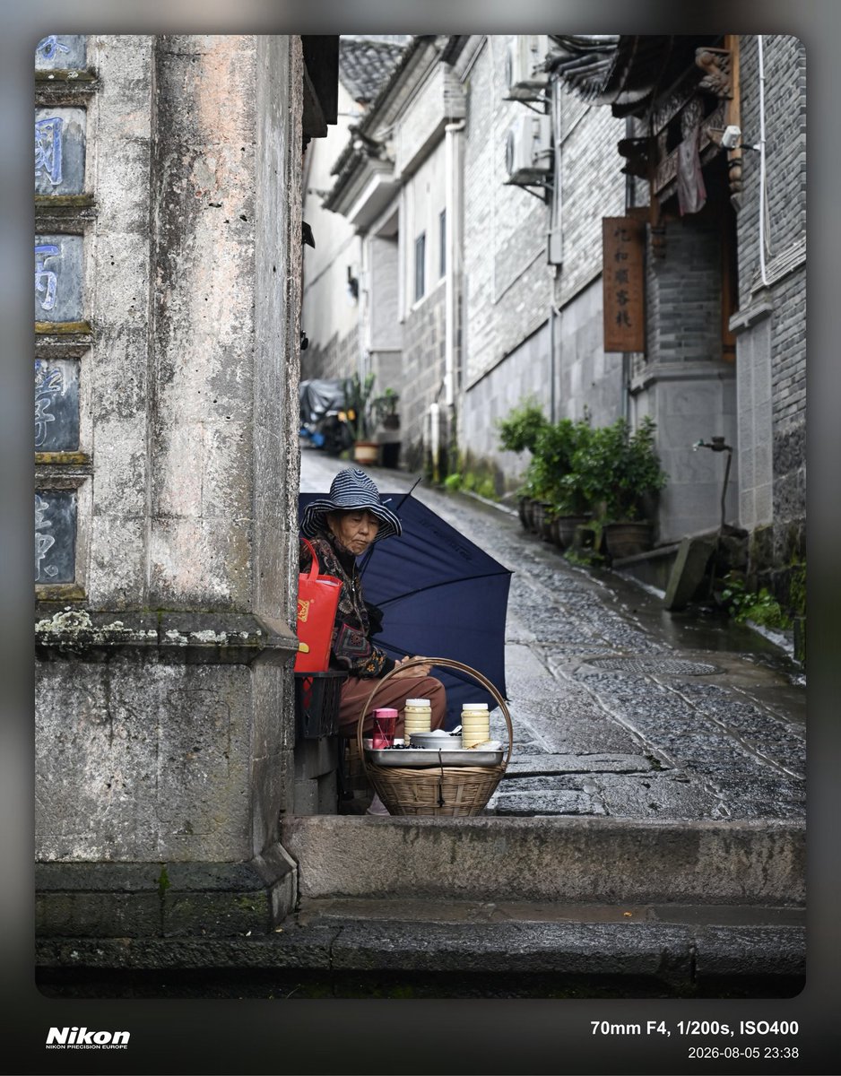 pmnjwv's tweet photo. I wander up and down this street, watching how people live — their joys and sorrows. Somehow, I also come to grasp a hint of what life means. https://t.co/mmz8bZGTOa