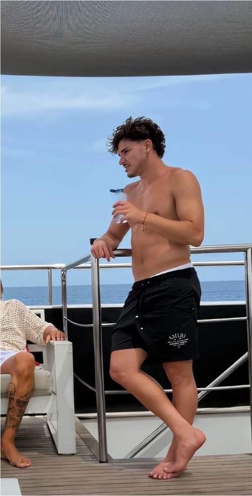 jjulienzo's tweet photo. así me gustan que parezca papá divorciado 😍👅 https://t.co/l0DnvIGnmx