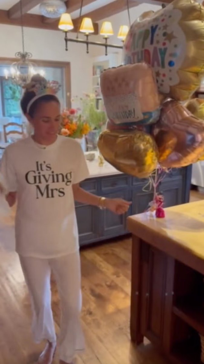 thetruth21519's tweet photo. According to Elizabeth Solaru on YouTube Duchess Meghan received Birthday wishes from over 40 countries! Who else within that family can command such love and attention worldwide! And the rags &amp; haters say she’s irrelevant? Yeah right! She’s the most relevant of them all! https://t.co/ut9wpiaBsH