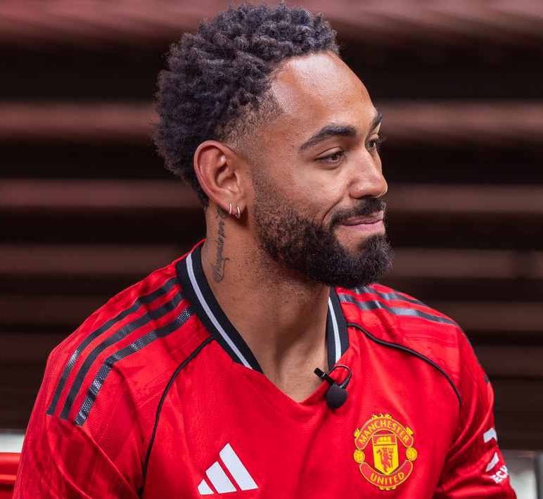 ChinoUTD's tweet photo. 🚨 Matheus Cunha on what Bryan Mbeumo told him about Shea Lacey:

“When you come back after a few weeks away, the 1st thing you do is ask the boys what you’ve missed. I wass speaking to Bryan. I asked him, ‘So… who’s impressed you the most?’

He didn’t even think. ‘Santos… and Shea Lacey.’ I stopped him. ‘Wait… Laceyy? I don’t remember us signing anybody called Lacey.’ Bryan just burst out laughing. 

He said, ‘That’s because he isn’t a neww signing. He’s been here all along. Last season got taken away from him. This season he’s finally with us.’ Then Bryan looked at me and said, ‘Bro… watch him properly.

The talent is obvious. What surprised me most is his focus. Once the game starts, nothing else exists for him.’ I’ll be honest… By the time Bryan finished talking… I was convinced we’d signed somebody new.

Maybe that’s the biggest compliment an academy player can receive… When people mistake your breakthrough for a new signing.”