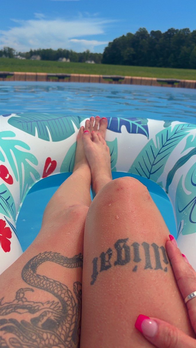 Daintydrainer's tweet photo. Relaxing while u work overtime 💕 https://t.co/290LTdPTtA