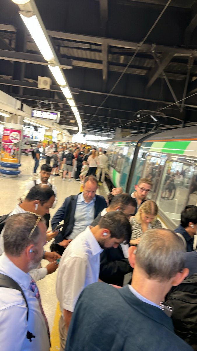 ValentineMbawa's tweet photo. @LNER this is your 18:19 to Northampton at 18:46 in Euston with no update to customers 😡 https://t.co/rEH2aiMm5d