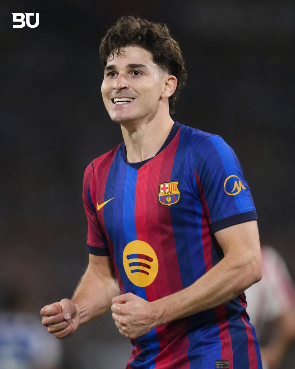 BarcaUniversal's tweet photo. 🚨 BREAKING: Barcelona believe that the ball is now in Julian Alvarez's court.

They're asking the player to intervene. They want him to sit down again with Atletico Madrid and ask them to negotiate, as the clubs don't have a good relationship with each other.

This is exactly why Deco travelled to Madrid.

— @rsalmurri