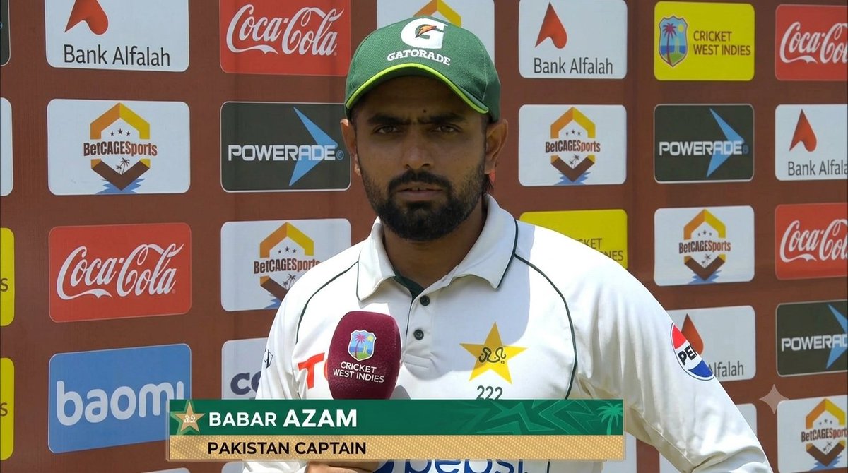 ArfaSays_'s tweet photo. Babar Azam ko unn ke teammates kisi waja se "KAPTAAN" keh kar bulatey hei… Kyunke woh dil se Babar ko apna kaptaan maante hei… Babar ko Kaptaani se hatana Pakistan Cricket ki tareekh ki sab se badi ghaltiyon mein se ek thi. 🙏 #WIvPAK https://t.co/tE5WI5Meko