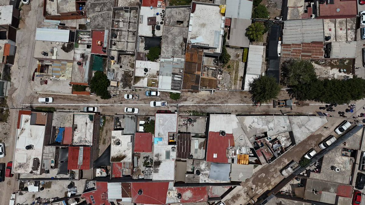 EF_Galindo's tweet photo. 🛣 ¡Seguimos mejorando nuestras vialidades! ✨

En la colonia Bellas Lomas arrancamos la pavimentación de la 2ª Privada Monte Casino, una obra que brindará calles más seguras, mejor movilidad y mayor calidad de vida para las familias de la zona. 🏗 https://t.co/Se1wUvDU82