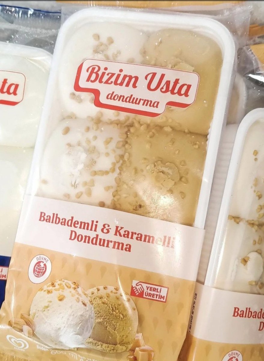 ozlemdogan_'s tweet photo. Çektikleri reklam aracılığıyla Gazze’de parçalanan insanlarla dalga geçen Algida boykotu görünce "Bizim Usta" adında dondurma çıkardı. Sakın bu numaralara kanmayın! Fark edilmesin diye ambalajın alt köşesine küçücük Algida yazıyorlar, insanları salak yerine koymaya çalışıyorlar. https://t.co/y7Vxaf55lF