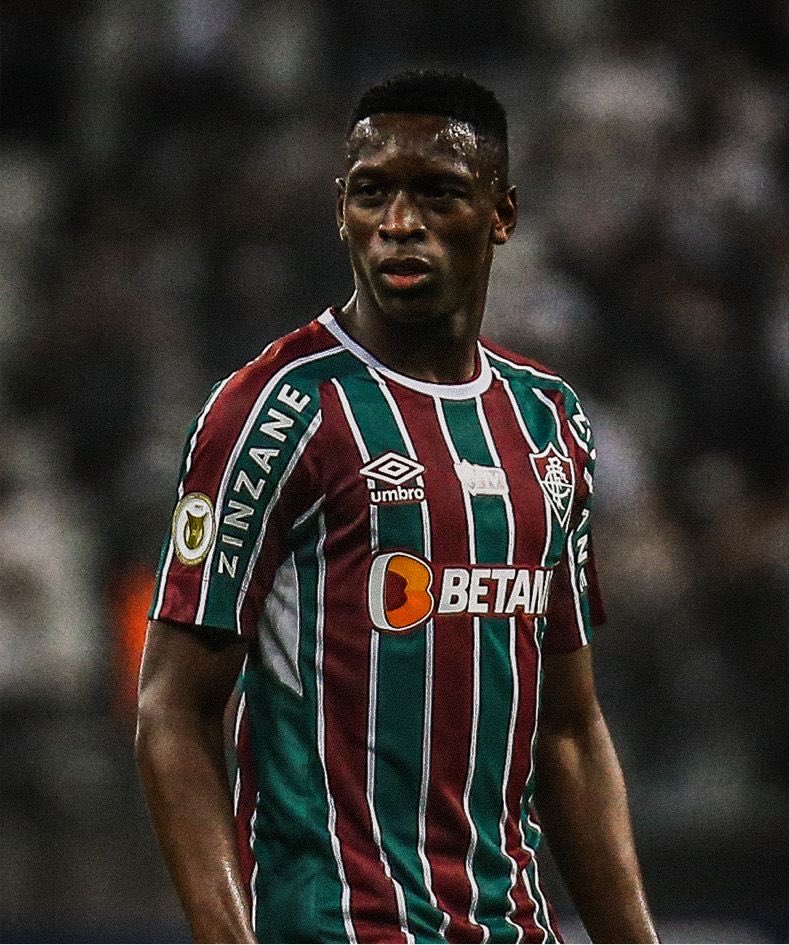 diasbernardotl's tweet photo. Eu sempre te amei, LH! 

Vai trair dois rivais só pra vestir vermelho e preto! ❤️😭🫵 https://t.co/AYLxLa3E0w