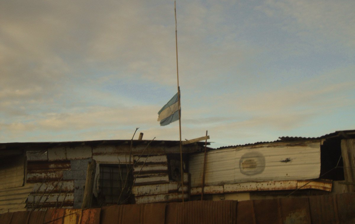 maxistagnarista's tweet photo. No quiero de más, quiero lo que es mío 
al mazo trampia'o voy a torcerle el destino 
Levántate cagón, que aquí canta un argentino https://t.co/EuglCY2DJ8