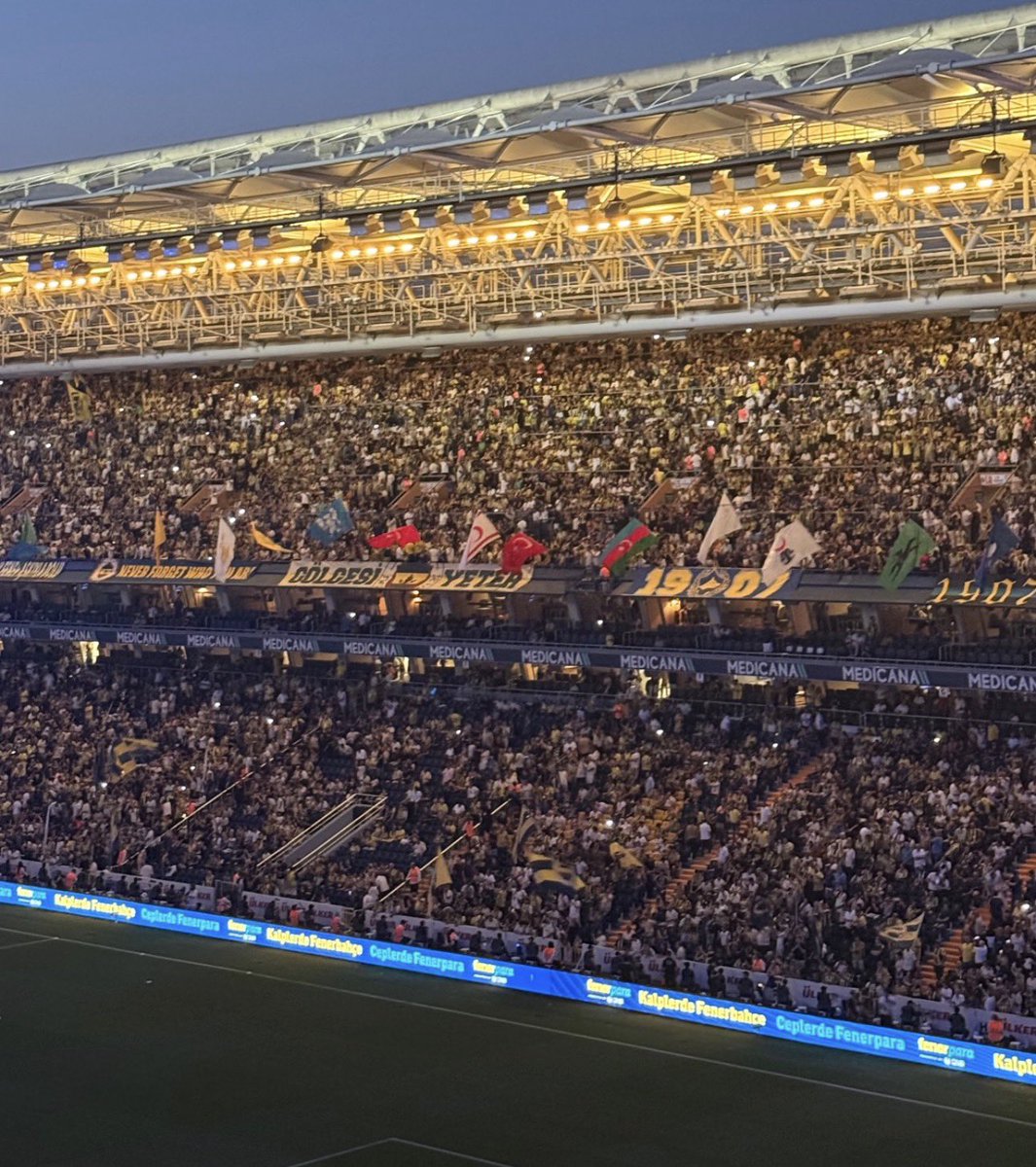 SaracogluSports's tweet photo. 🇹🇷Fenerbahçe Stadyumunda 16 Türk Devletinin Bayrakları dalgalanıyor. https://t.co/WEoDijjq0X