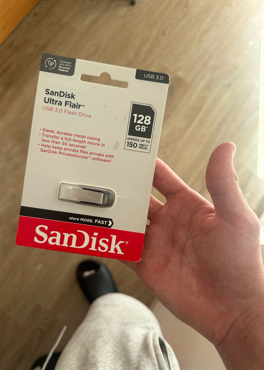 zetdway's tweet photo. So this piece of shit costs 1400$? 

$SNDK https://t.co/s5mQiATIpa