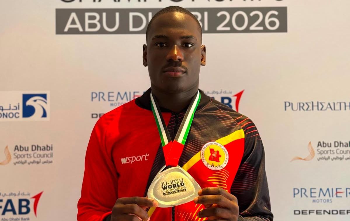 HlderCostamssg's tweet photo. Orgulho nacional em alta 🇦🇴🥈 Angola brilha no Mundial de Ju-Jitsu em Abu Dhabi com a nossa segunda medalha de prata! Garra, foco e excelência dos nossos atletas a levar a nossa bandeira ao topo do mundo. Parabéns aos nossos campeões 🥋🔥

#MedalhaDePrata #Angola https://t.co/3UN9Kj7zhH