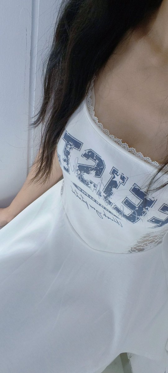 jbhbdhs's tweet photo. 女装什么时候能原谅女生？这裙子哪都挺好看的 就是真的太短了啊😅 https://t.co/9jnIWP5Dqn