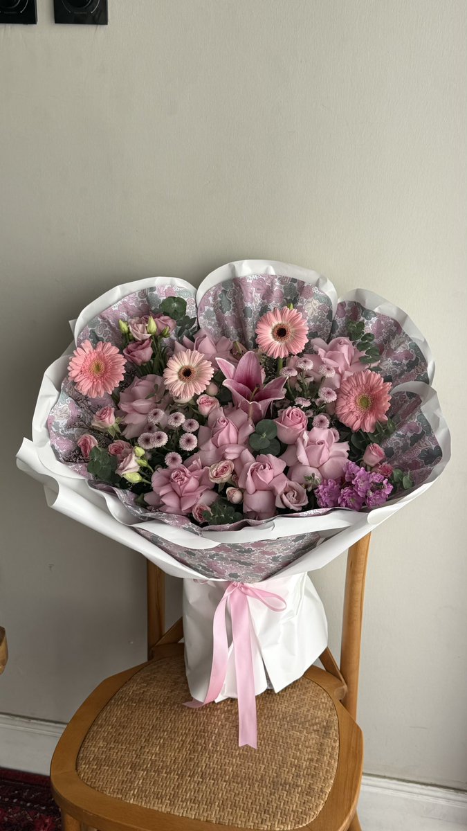 giftsmeero's tweet photo. الباقة اللي مفروض توصلك صباح الخميس 💗🌸 https://t.co/e6XNQExPdC