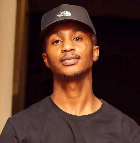 MDNnewss's tweet photo. Emtee lookalike vibes to Emtee's music. https://t.co/tMXbehmIGm