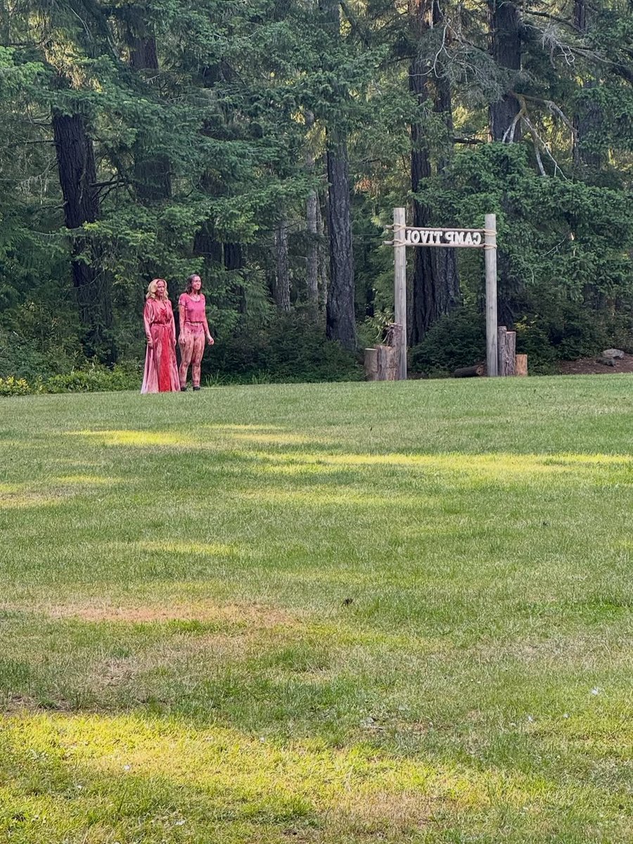 Dani_Auso's tweet photo. Camp Miasma behind the scenes by our truly beautiful Gillian Anderson https://t.co/yZ4cSRdEYa