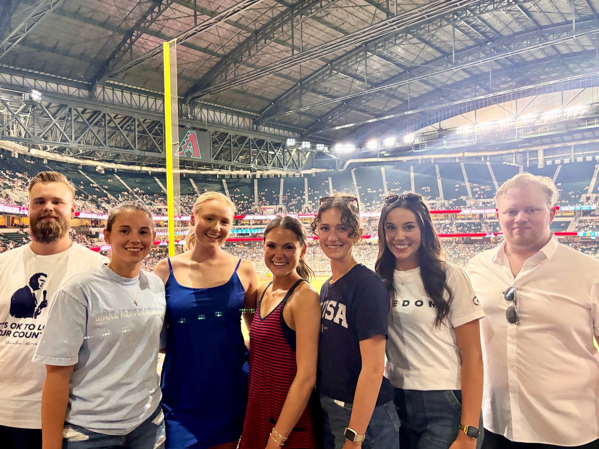 usanneelizabeth's tweet photo. Our 2026 New Hire Class truly is next level. 

A little over 6 years ago I first was connected with a @TPUSA Field Representative who told me about the @tpusastudents movement. Now I am training a full Team of 6 Field Representatives to continue the fight to Save America on College Campuses. 🇺🇸

Grateful is an understatement & as Charlie would say… Onward. 🚀