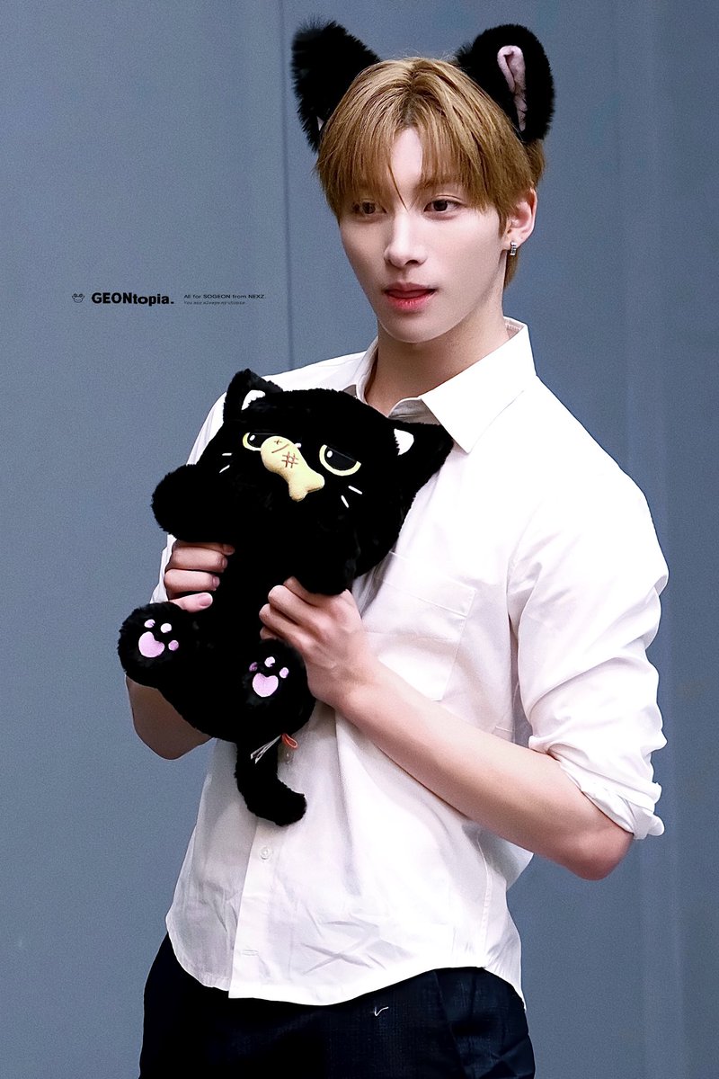 GEONtopia0913's tweet photo. Kitty🔔

#NEXZ
#YU #유우 https://t.co/diOL5qJ33j