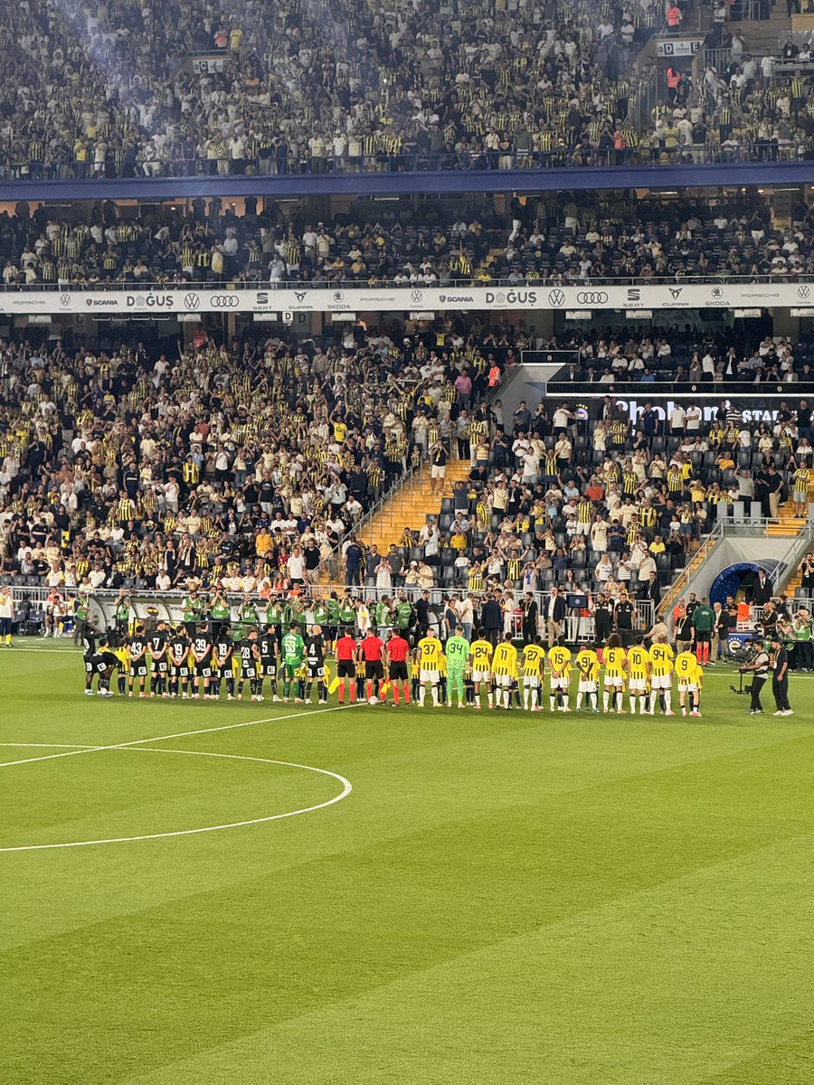AdemKoz's tweet photo. Birlikte inan, birlikte başar. Haydi @Fenerbahce  m💛💙 https://t.co/qPDTg8MVXF