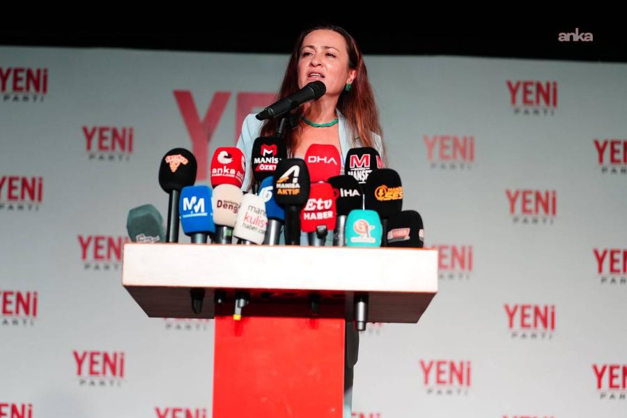 YHaber_3's tweet photo. 🔵  YENİ Parti Manisa İl Başkanı İlksen Özalper gözaltına alındı

📌  YENİ Parti Manisa Milletvekili Ahmet Vehbi Bakırlıoğlu, Manisa İl Başkanı İlksen Özalper'in gözaltına alındığını duyurdu.

📌  Gözaltı kararına tepki gösteren Bakırlıoğlu, sosyal medya üzerinden yaptığı açıklamada şu ifadelere yer verdi:

"Önce Demirhan sonra Cem ve Anıl, şimdi de İlksen Özalper... Amacın ne olduğunu biliyoruz, kirli oyunun farkındayız. Mücadelemiz sonuna kadar devam edecek. İlksen Başkan yalnız değildir."

📌  Soruşturma, kurulmasından bu yana YENİ Parti'ye yönelik gerçekleştirilen ilk operasyon oldu.