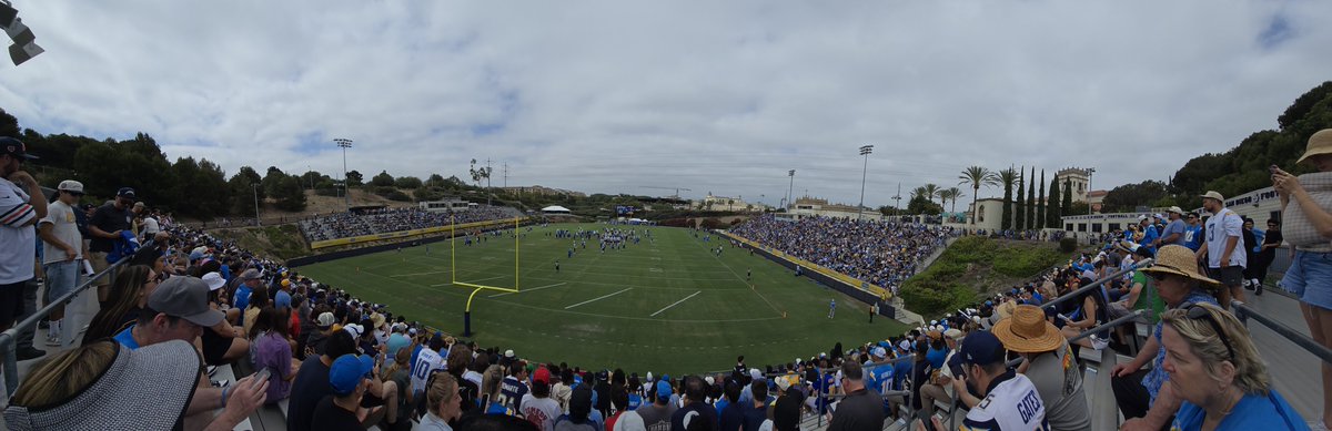 SportsFanInAz's tweet photo. Packed house at the University of San Diego for #Chargers camp #BoltUp https://t.co/GrhGJxDSwV