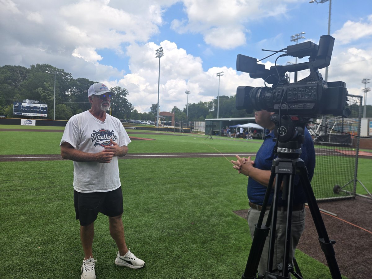KnotholeNC's tweet photo. .@JeffSchaeferOG talking to @AbsoluteLe about the impact of this showcase. https://t.co/e6GES0wnMH