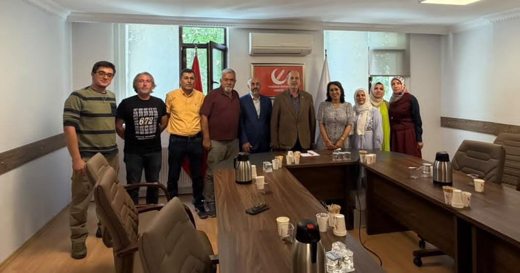 PlatformKHK's tweet photo. KHK'lı Platformları Birliği olarak, Yeniden Refah Partisi Genel Merkezi'ni ziyaret ederek MKYK Üyesi ve Konya Milletvekili Sayın Ali Yüksel ile verimli bir görüşme gerçekleştirdik.

Görüşmede, yaşanan tüm mağduriyetleri, çözüm önerilerimizi ve beklentilerimizi paylaşma imkânı bulduk. 

Misafirperverlikleri ve yapıcı yaklaşımları için Sayın Ali Yüksel'e teşekkür ediyoruz.

@mvaliyuksel42 
@rprefahpartisi