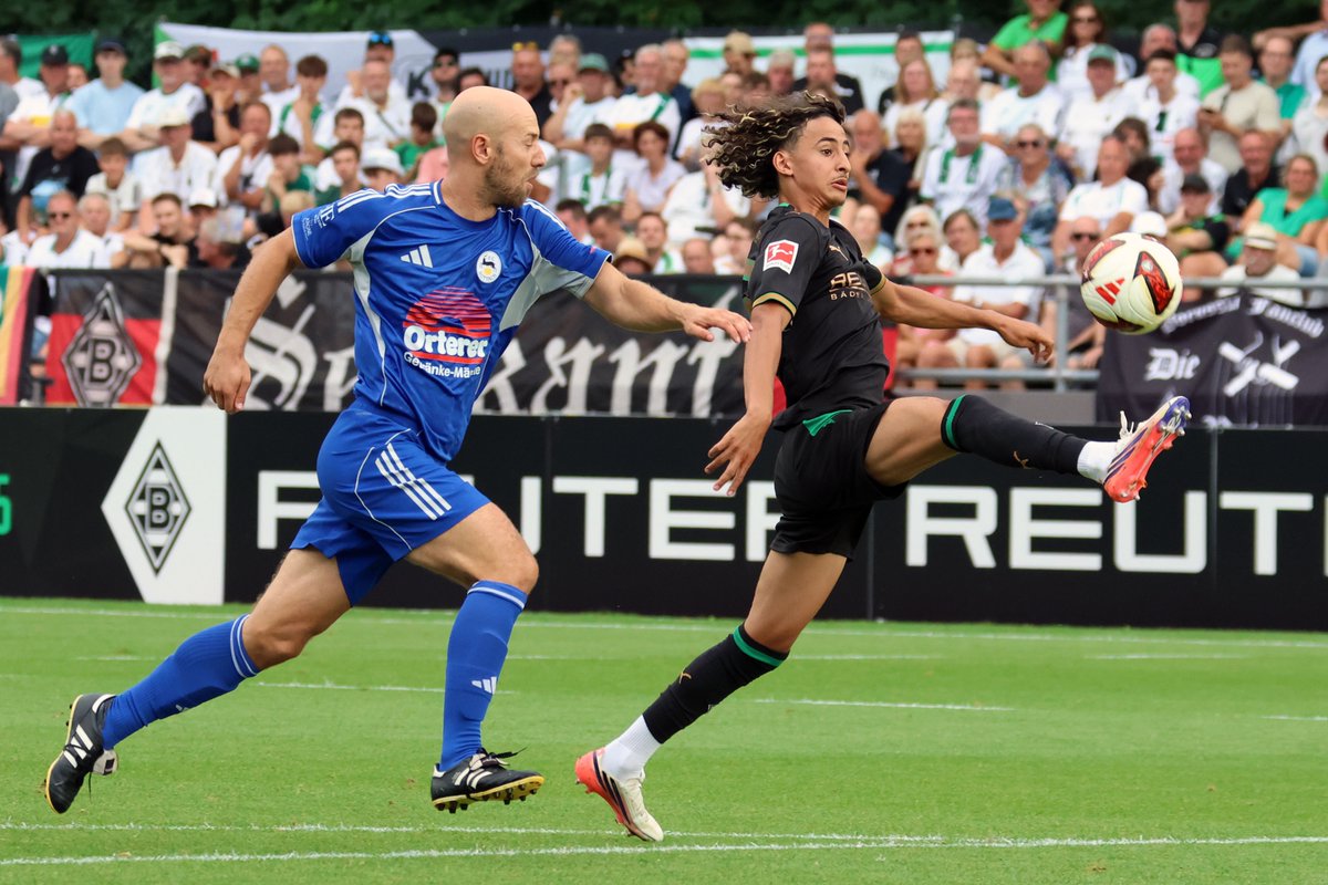 fohlenhautnahde's tweet photo. Am Ende war es ein lockerer Sommer-Fußball-Kick, der natürlich keine Aussagekraft hat. #Castrop mit Verdacht auf Schulterverletzung ins Krankenhaus... @borussia 

Zum Spielbericht 👉 https://t.co/jXWvPpTKJc https://t.co/tBjPge90Yo