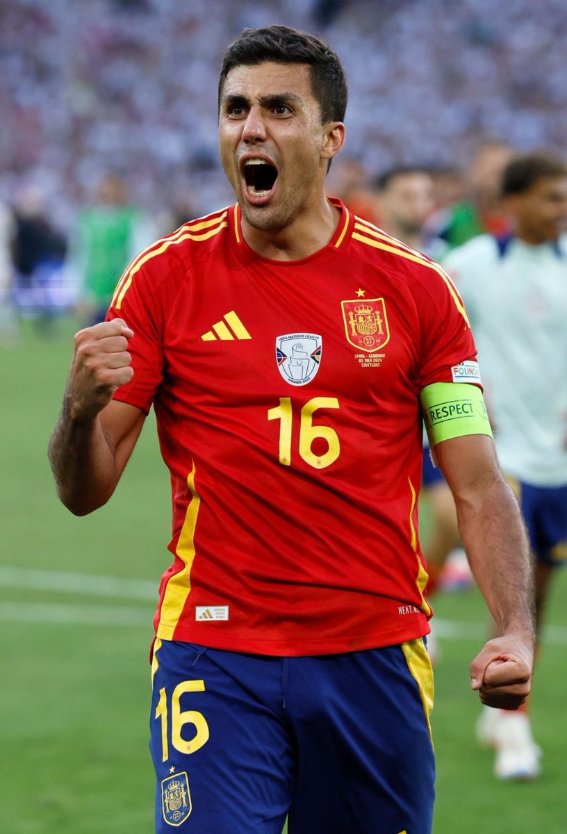 FranceRMCF1's tweet photo. Se serait une très grosse HUMILIATION si on se faire doubler par un Barça faucher 🤦‍♂️ https://t.co/XUN08Rjm2s