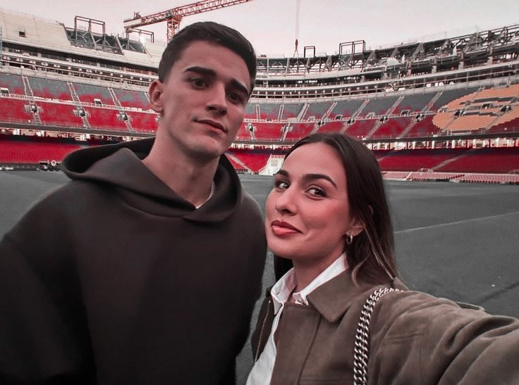 etrnlsmmy's tweet photo. Creo qué hay personitas qué llegan a tú vida sin pensarlo y se convierten en una parte importante de ella... Feliz cumple hermanito de mi corazón,mi otra mitad,mi confidente,te adoro demasiado,lo afortunada qué soy de tenerte en mi vida no tiene precio,pásala lindo bebé.💖✨🫶🏼 https://t.co/IYR9P1GAWI