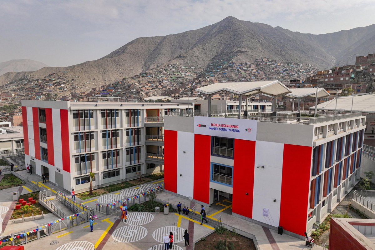 mirecarhuas's tweet photo. A propósito de los 3 mil colegios que prometió #KeikoRata y que aún no entrega ninguno ni refaccionado. El Pdte Castillo en solo 1 año 5 m gestionó, construyó y dejó en construcción 75 Escuelas Bicentenario en convenio con Reino Unido, algunos inaugurados por #DinaAsesina https://t.co/K50FvqWIvB