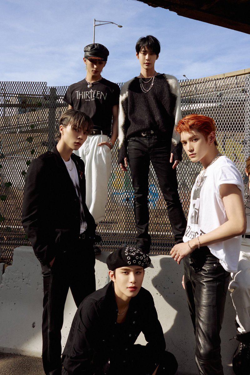 neowoozone's tweet photo. everyone talking about how low the bar used to be for 127 compared to now with blingy era and I immediately thought of ay-yo 😭 like seriously what was sm's budget 💔 https://t.co/hyq9OlGsSZ