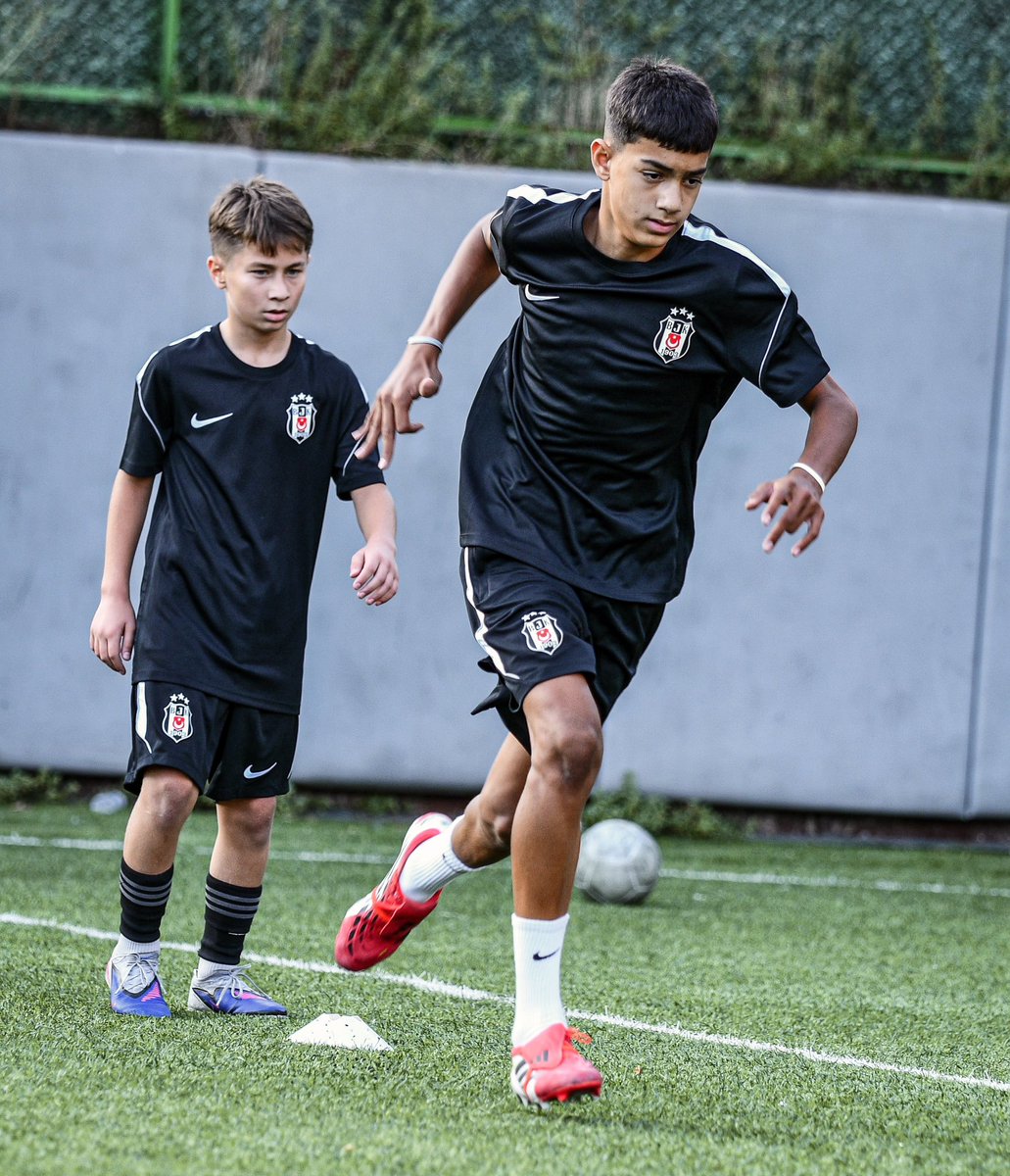BjkAkademi's tweet photo. U14 Akademi Takımımız yeni sezon hazırlıklarına başladı.💪🏻🦅 https://t.co/RmHIWuzeZQ