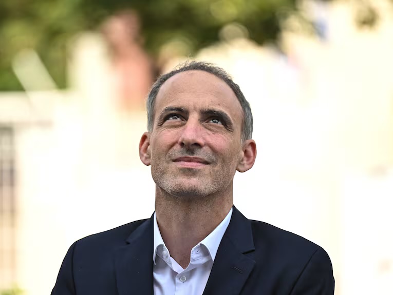 AlertesInfos's tweet photo. 🇫🇷 FLASH | Les 15€ pour voter à la primaire du PS ont été voulus et mis en place par Raphaël Glucksmann, car il a "peur de perdre si trop de monde vient voter". (cadre de Place publique à Mediapart) https://t.co/Sqpw3Aqybe