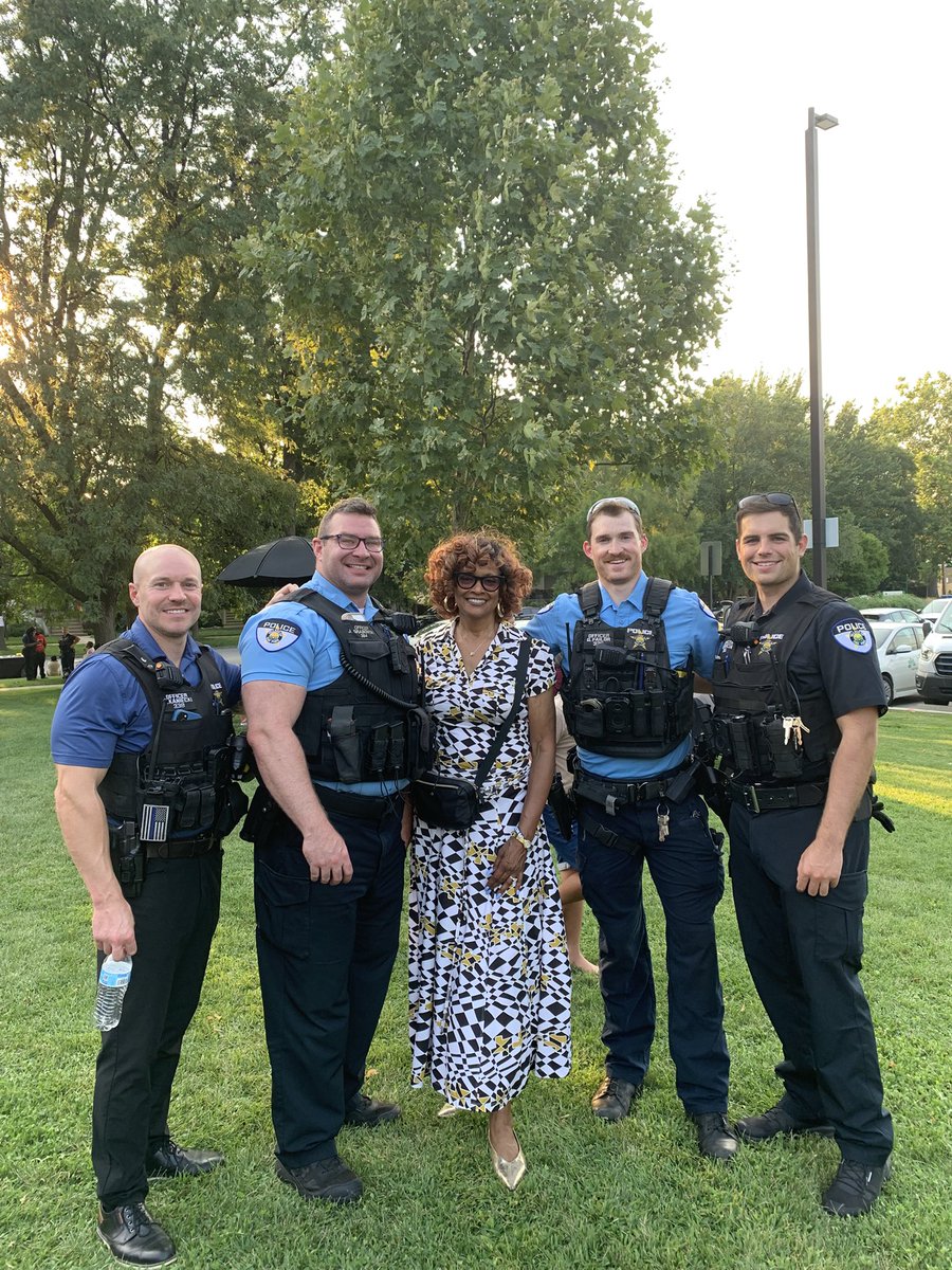 replilly78's tweet photo. Yesterday, State Representative Camille Y. Lilly and Team 78 had a great time at Oak Park National Night Out! It was wonderful to see the community come together with the Oak Park Police Department for an evening filled with local vendors and family fun. https://t.co/5BxuclNOif